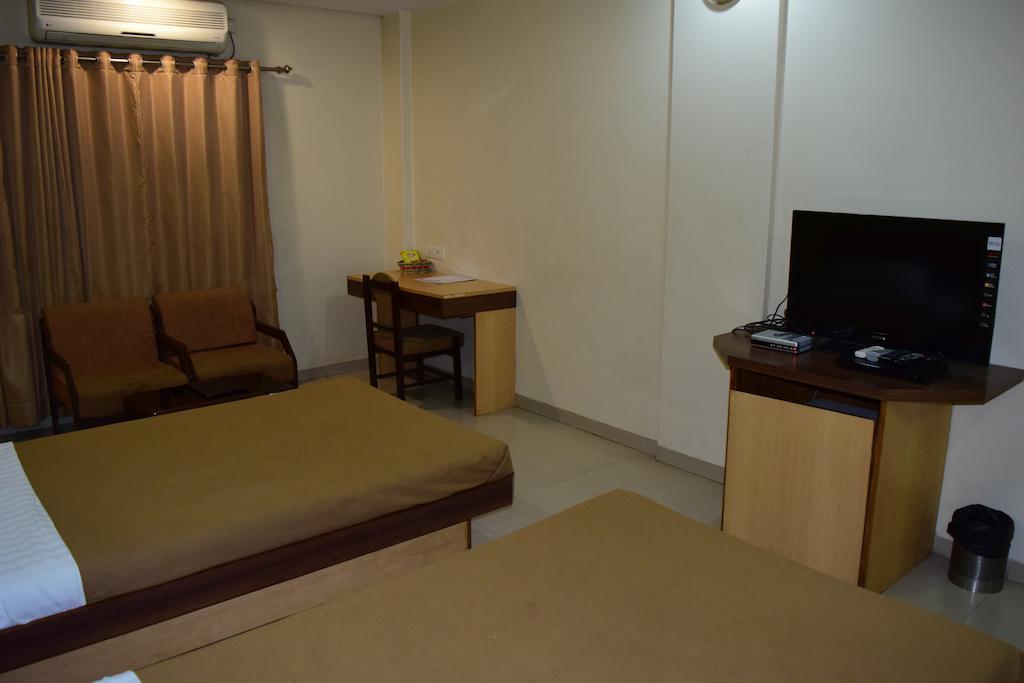 Jai Residency Otel Gāndhīdhām Oda fotoğraf